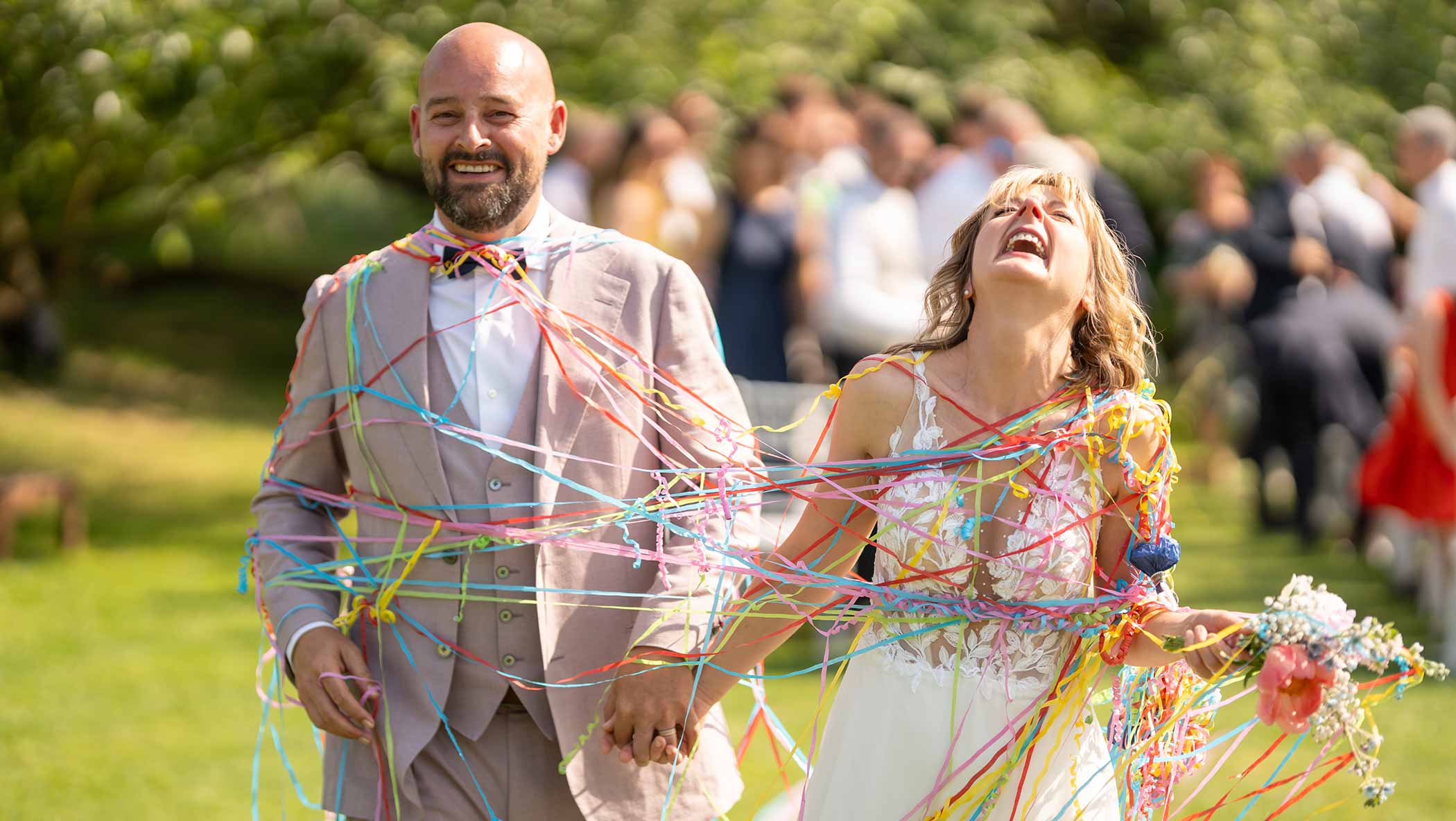 Fotografii-Evenimente-Mures Couple at a wedding having fun